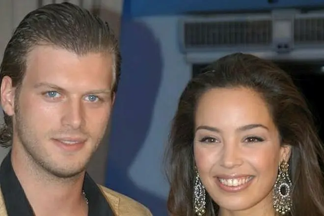 Кыванч Татлытуг и Азра Акын